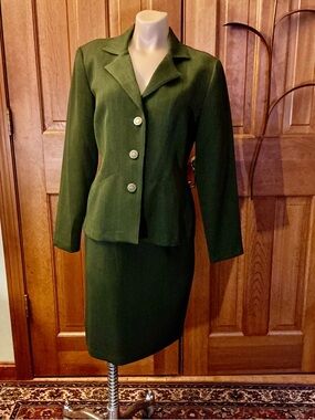Dress Barn lightweight Classic olive Green Women's Skirt Suit